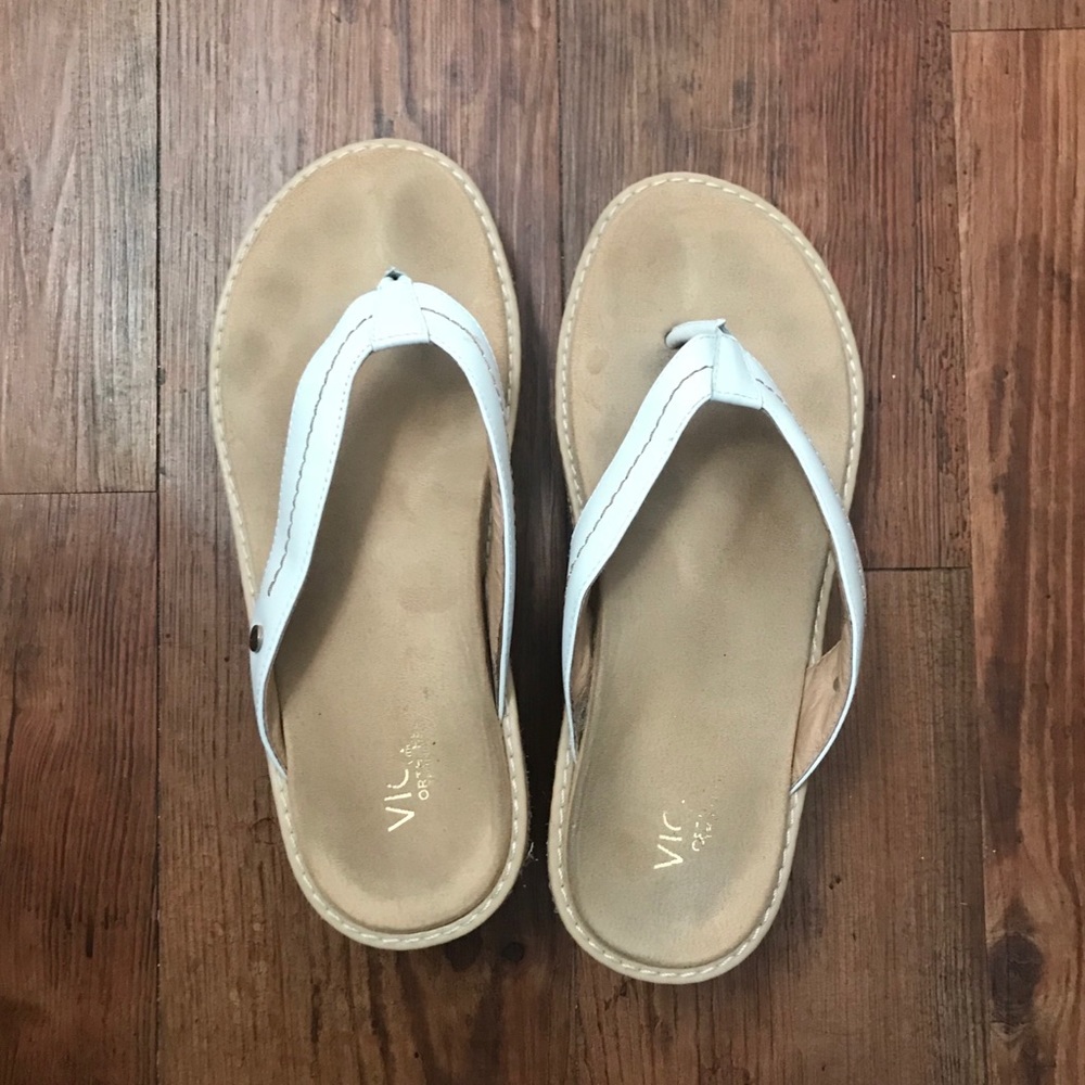 White VIONIC wedges size 9